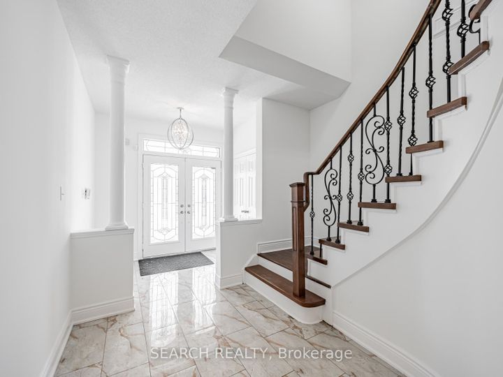 Photo 5 at 7 Homeview Road, Bram East, Brampton