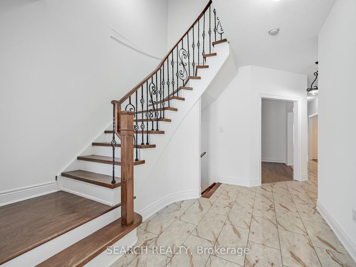 Photo 6 at 7 Homeview Road, Bram East, Brampton