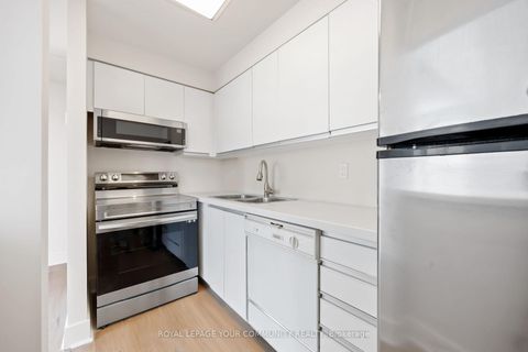 Photo 12 at 902 - 1901 Yonge Street, Mount Pleasant West, Toronto