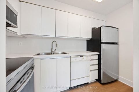 Photo 13 at 902 - 1901 Yonge Street, Mount Pleasant West, Toronto