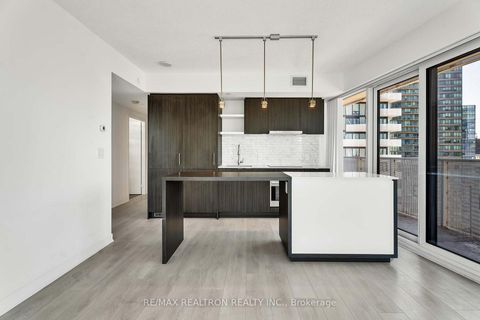 Photo 1 at 4004 - 88 Harbour Street, Waterfront Communities C1, Toronto