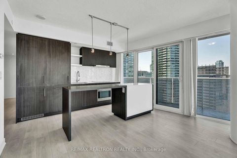 Photo 2 at 4004 - 88 Harbour Street, Waterfront Communities C1, Toronto