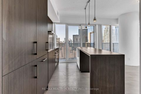 Photo 3 at 4004 - 88 Harbour Street, Waterfront Communities C1, Toronto