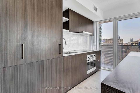 Photo 4 at 4004 - 88 Harbour Street, Waterfront Communities C1, Toronto