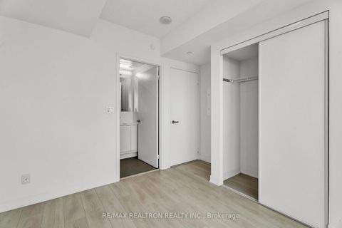 Photo 7 at 4004 - 88 Harbour Street, Waterfront Communities C1, Toronto