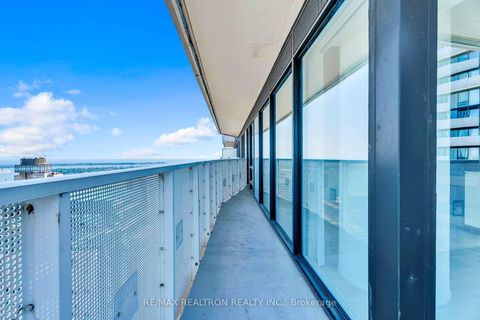Photo 15 at 4004 - 88 Harbour Street, Waterfront Communities C1, Toronto