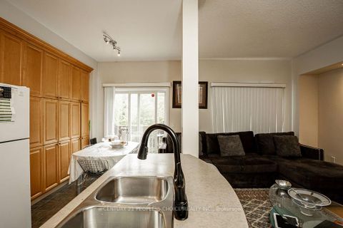 Photo 8 at 42 - 100 Elgin Mills Road W, Westbrook, Richmond Hill