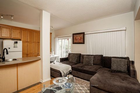 Photo 10 at 42 - 100 Elgin Mills Road W, Westbrook, Richmond Hill