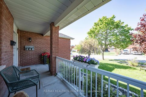 Photo 2 at 221 Old Orchard Circle, WC Wedgewood Creek, Oakville