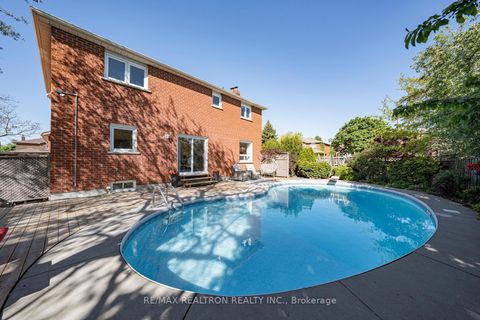Photo 4 at 221 Old Orchard Circle, WC Wedgewood Creek, Oakville
