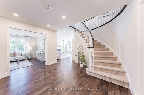 Photo 9 at 221 Old Orchard Circle, WC Wedgewood Creek, Oakville