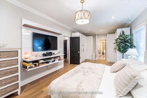 Photo 18 at 14 Pine Grove Road, East Woodbridge, Vaughan