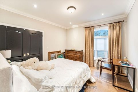 Photo 19 at 14 Pine Grove Road, East Woodbridge, Vaughan