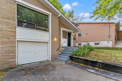 Photo 2 at 92 Elise Terrace, Newtonbrook West, Toronto