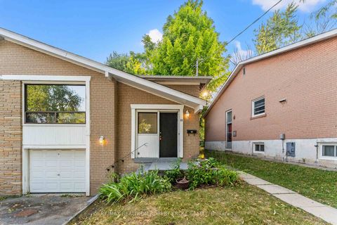 Photo 3 at 92 Elise Terrace, Newtonbrook West, Toronto