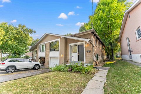 Photo 4 at 92 Elise Terrace, Newtonbrook West, Toronto