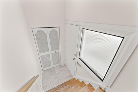 Photo 5 at 92 Elise Terrace, Newtonbrook West, Toronto
