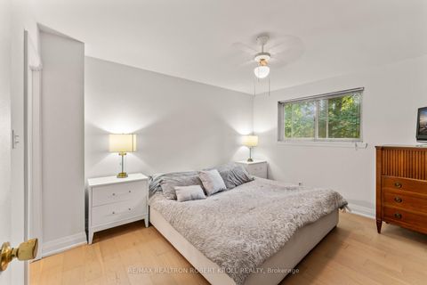 Photo 21 at 92 Elise Terrace, Newtonbrook West, Toronto