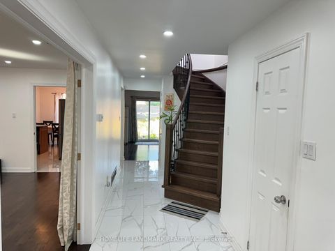 Photo 2 at 49 Roxanne Crescent, Milliken, Toronto