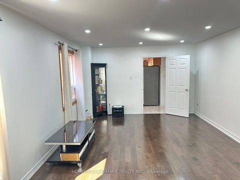 Photo 4 at 49 Roxanne Crescent, Milliken, Toronto