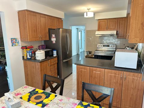 Photo 6 at 49 Roxanne Crescent, Milliken, Toronto