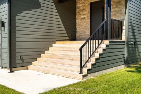 Photo 3 at 18 Melville Street, Nottawa, Clearview Photo 3 at 18 Melville Street, Nottawa, Clearview