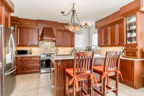 Photo 4 at 118 Succession Crescent, Shore, Barrie