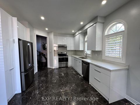 Photo 12 at 129 Ledge Rock Drive E, Vellore Village, Vaughan