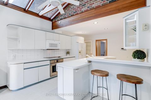 Photo 10 at 18 Burnt Log Crescent, Markland Wood, Toronto