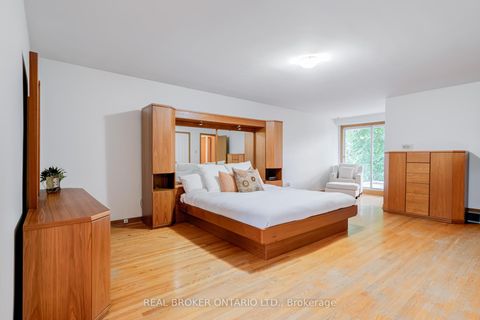 Photo 18 at 18 Burnt Log Crescent, Markland Wood, Toronto
