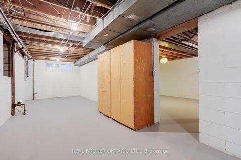 Photo 32 at 18 Burnt Log Crescent, Markland Wood, Toronto