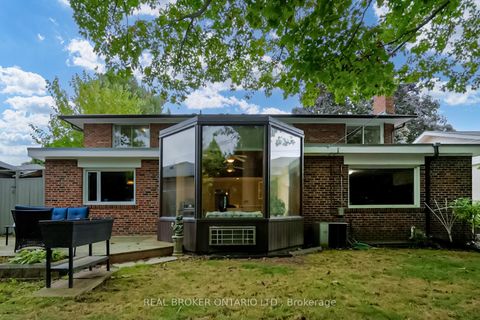 Photo 35 at 18 Burnt Log Crescent, Markland Wood, Toronto
