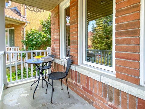 Photo 2 at 21 Watkins Glen Crescent, Bayview Wellington, Aurora