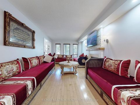 Photo 3 at 21 Watkins Glen Crescent, Bayview Wellington, Aurora