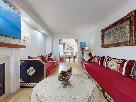 Photo 4 at 21 Watkins Glen Crescent, Bayview Wellington, Aurora