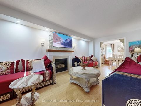Photo 5 at 21 Watkins Glen Crescent, Bayview Wellington, Aurora