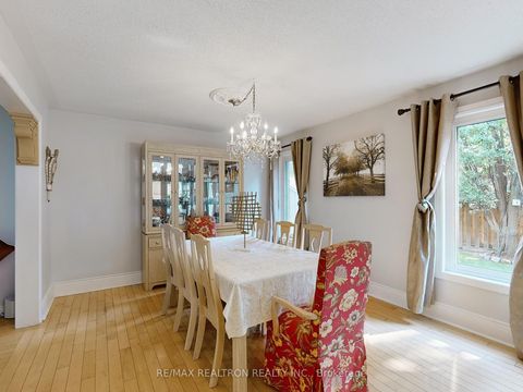 Photo 6 at 21 Watkins Glen Crescent, Bayview Wellington, Aurora