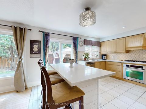 Photo 8 at 21 Watkins Glen Crescent, Bayview Wellington, Aurora