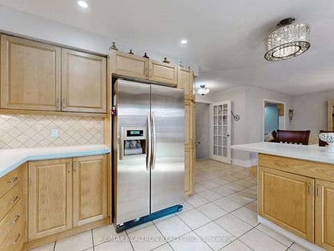 Photo 10 at 21 Watkins Glen Crescent, Bayview Wellington, Aurora