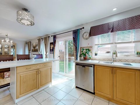 Photo 11 at 21 Watkins Glen Crescent, Bayview Wellington, Aurora