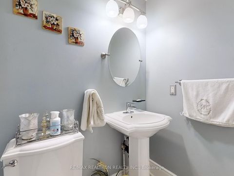 Photo 12 at 21 Watkins Glen Crescent, Bayview Wellington, Aurora