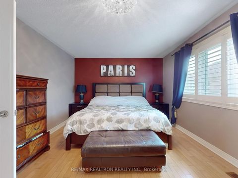 Photo 14 at 21 Watkins Glen Crescent, Bayview Wellington, Aurora