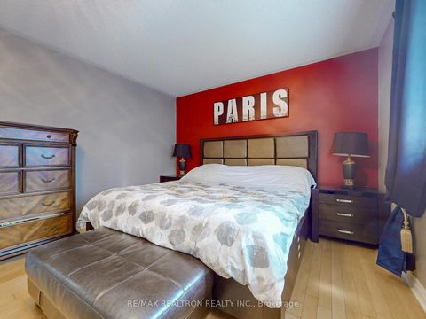 Photo 15 at 21 Watkins Glen Crescent, Bayview Wellington, Aurora