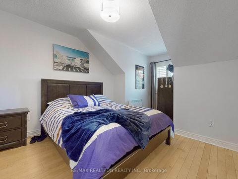 Photo 20 at 21 Watkins Glen Crescent, Bayview Wellington, Aurora