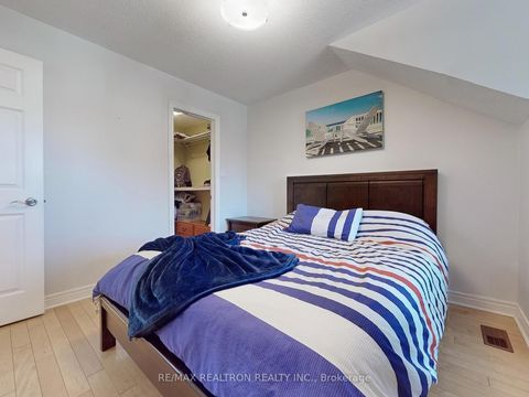 Photo 21 at 21 Watkins Glen Crescent, Bayview Wellington, Aurora