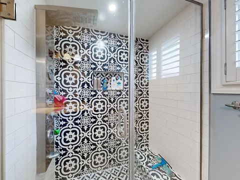 Photo 25 at 21 Watkins Glen Crescent, Bayview Wellington, Aurora