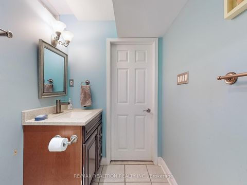 Photo 35 at 21 Watkins Glen Crescent, Bayview Wellington, Aurora
