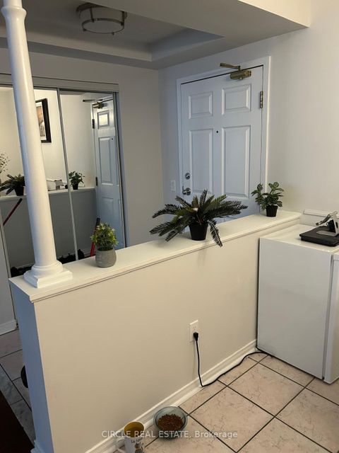 Photo 1 at 112 - 7398 Yonge Street, Yorkhill, Vaughan