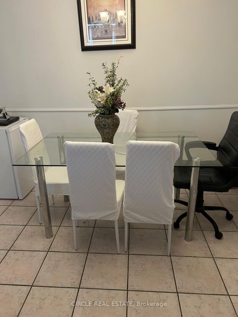 Photo 4 at 112 - 7398 Yonge Street, Yorkhill, Vaughan