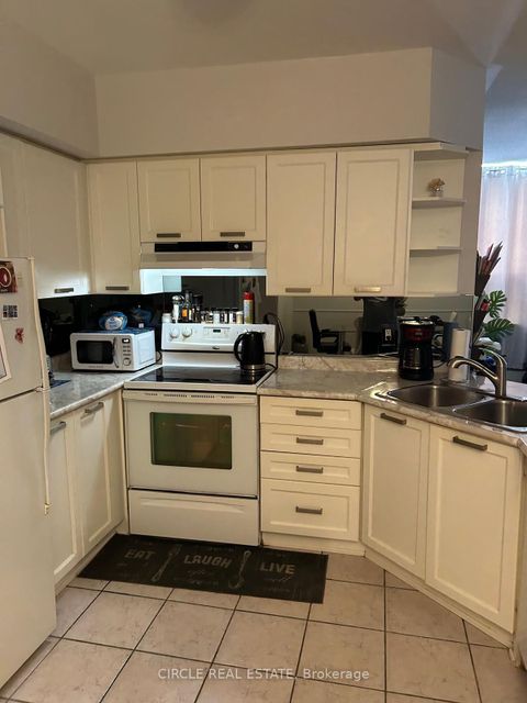 Photo 5 at 112 - 7398 Yonge Street, Yorkhill, Vaughan